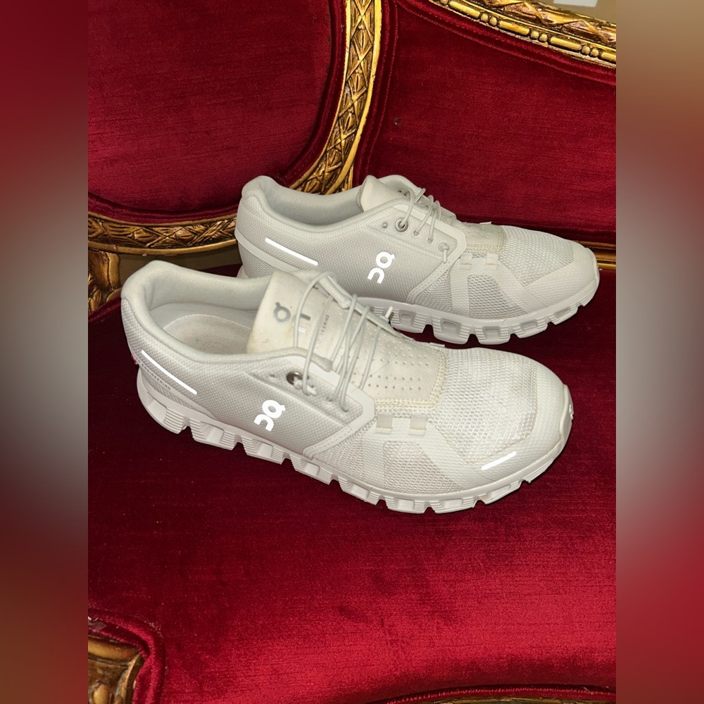 Men’s On Cloud 6 White Shoes Size 7.5